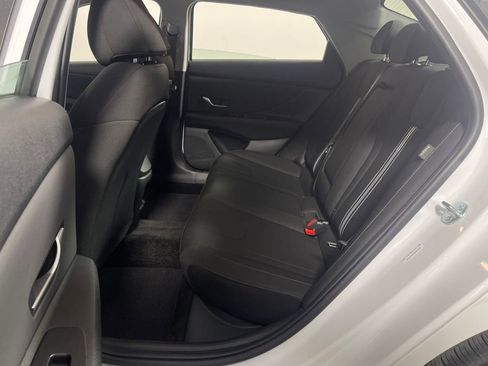 Used 2025 Hyundai Elantra SEL image 13