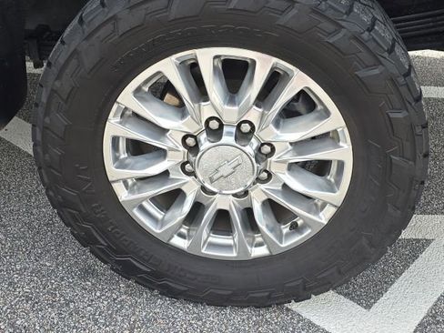 Used 2020 Chevrolet Silverado 2500 High Country w/ Z71 Off-Road Package AWD/4WD image 11