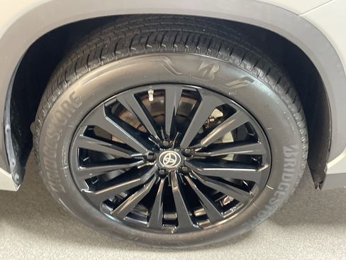 Certified 2023 Toyota Highlander XSE image 13