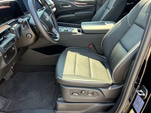 Certified 2024 Cadillac Escalade Premium Luxury AWD/4WD image 18