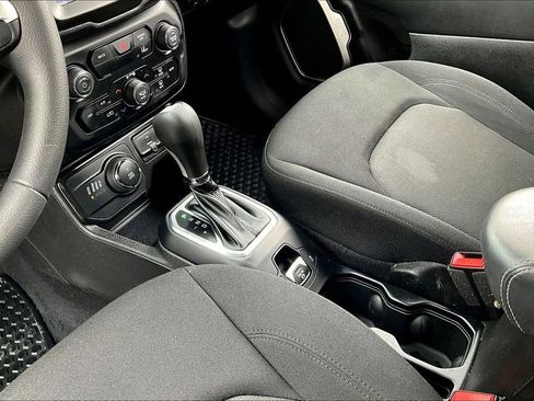 Used 2023 Jeep Renegade Latitude image 17