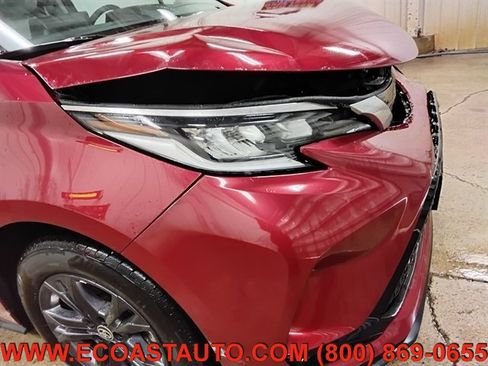 Used 2024 Toyota Sienna XSE w/ XSE Plus Package AWD/4WD image 17