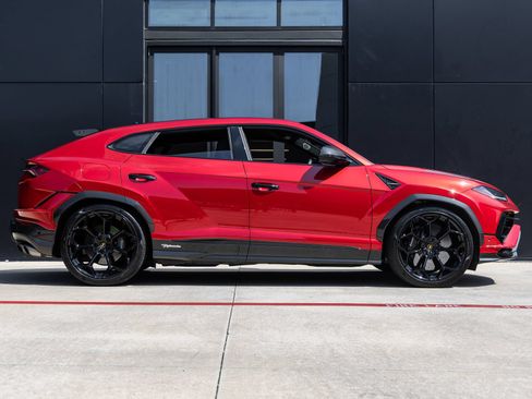 Used 2024 Lamborghini Urus Performante AWD/4WD image 10
