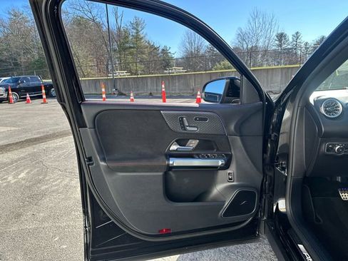 Used 2025 Mercedes-Benz GLB 35 AMG 4MATIC image 28