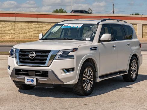 Used 2023 Nissan Armada SL w/ Captain's Chairs Package RWD image 4