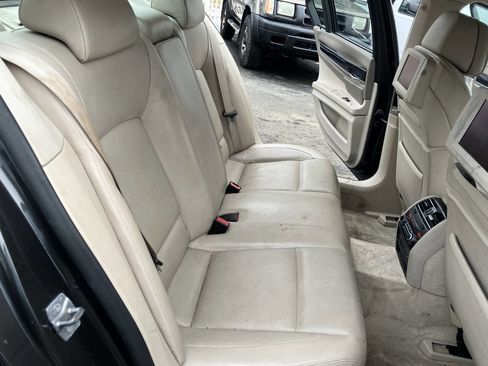 Used 2010 BMW 750i xDrive image 26
