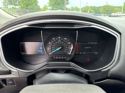 Used 2016 Ford Fusion SE FWD image 24