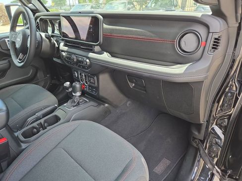 Used 2025 Jeep Wrangler Unlimited Rubicon AWD/4WD image 31