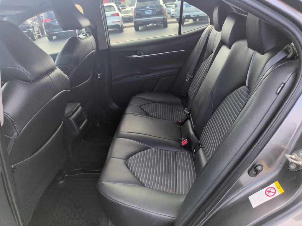 Used 2018 Toyota Camry SE w/ Accessory Appearance Package FWD image 25