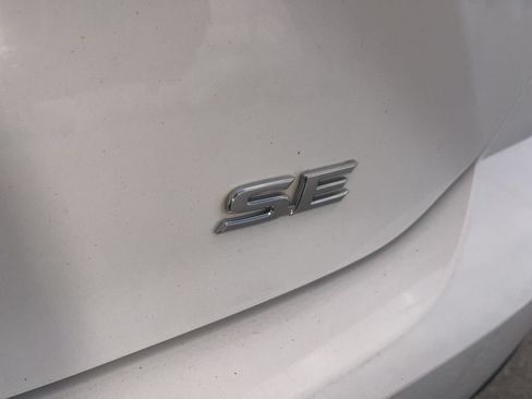 Used 2025 Toyota Camry SE FWD image 13