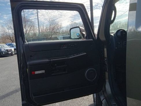 Used 2005 HUMMER H2 w/ Preferred Equipment Group AWD/4WD image 11