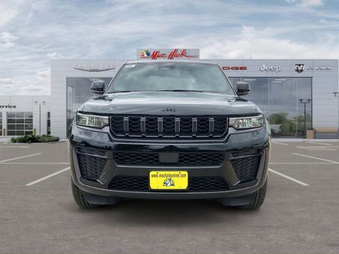 New 2026 Jeep Grand Cherokee Altitude image 8