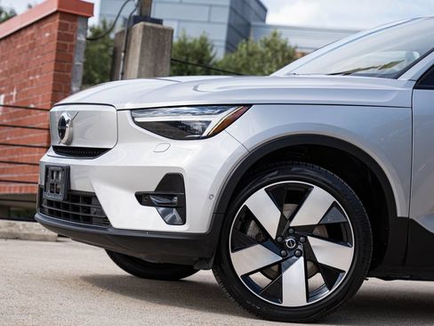 Certified 2023 Volvo C40 P8 Recharge Ultimate w/ Protection Package Premier AWD/4WD image 2