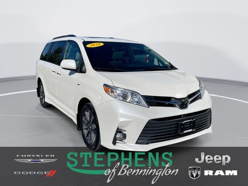 Used 2020 Toyota Sienna XLE w/ XLE Navigation Package AWD/4WD image 1