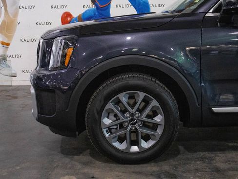 Used 2025 Kia Telluride LX FWD image 16