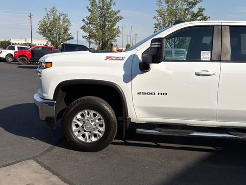 Used 2023 Chevrolet Silverado 2500 LT AWD/4WD image 8