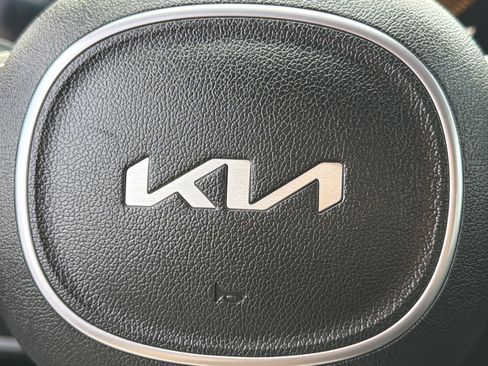 Used 2024 Kia Sorento S image 25