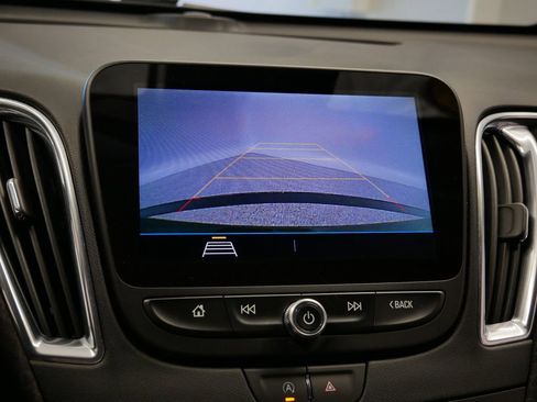 Used 2020 Chevrolet Malibu LT image 32