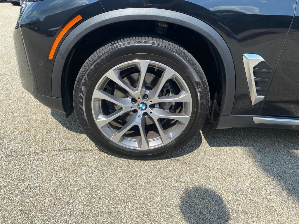 Used 2025 BMW X5 xDrive40i w/ Climate Comfort Package AWD/4WD image 25