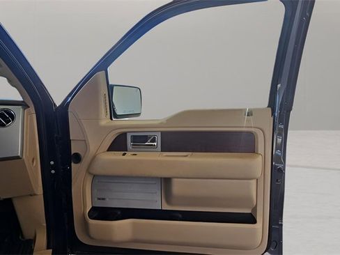 Used 2013 Ford F150 King Ranch w/ King Ranch Luxury Pkg image 21