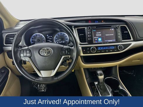 Used 2017 Toyota Highlander Plus w/ Protection Package #3 AWD/4WD image 25