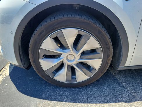 Used 2021 Tesla Model Y Long Range AWD/4WD image 4