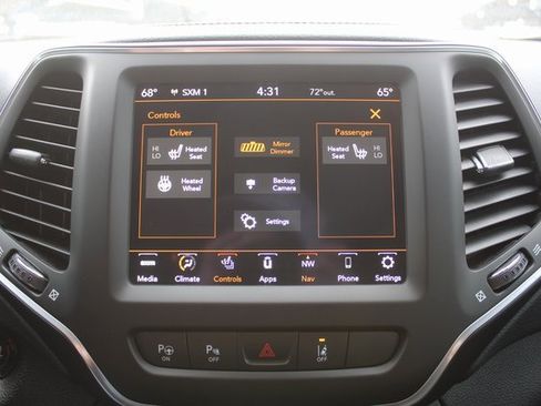 Used 2023 Jeep Cherokee Altitude Lux image 31