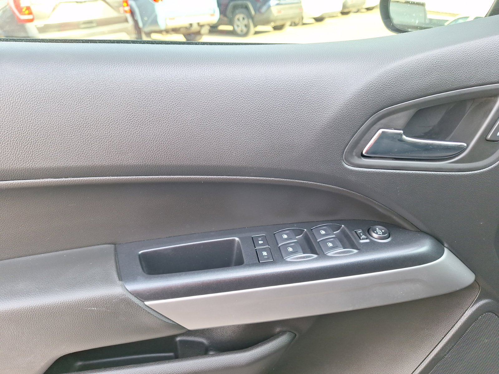 Used 2020 Chevrolet Colorado LT w/ Safety Package RWD image 18