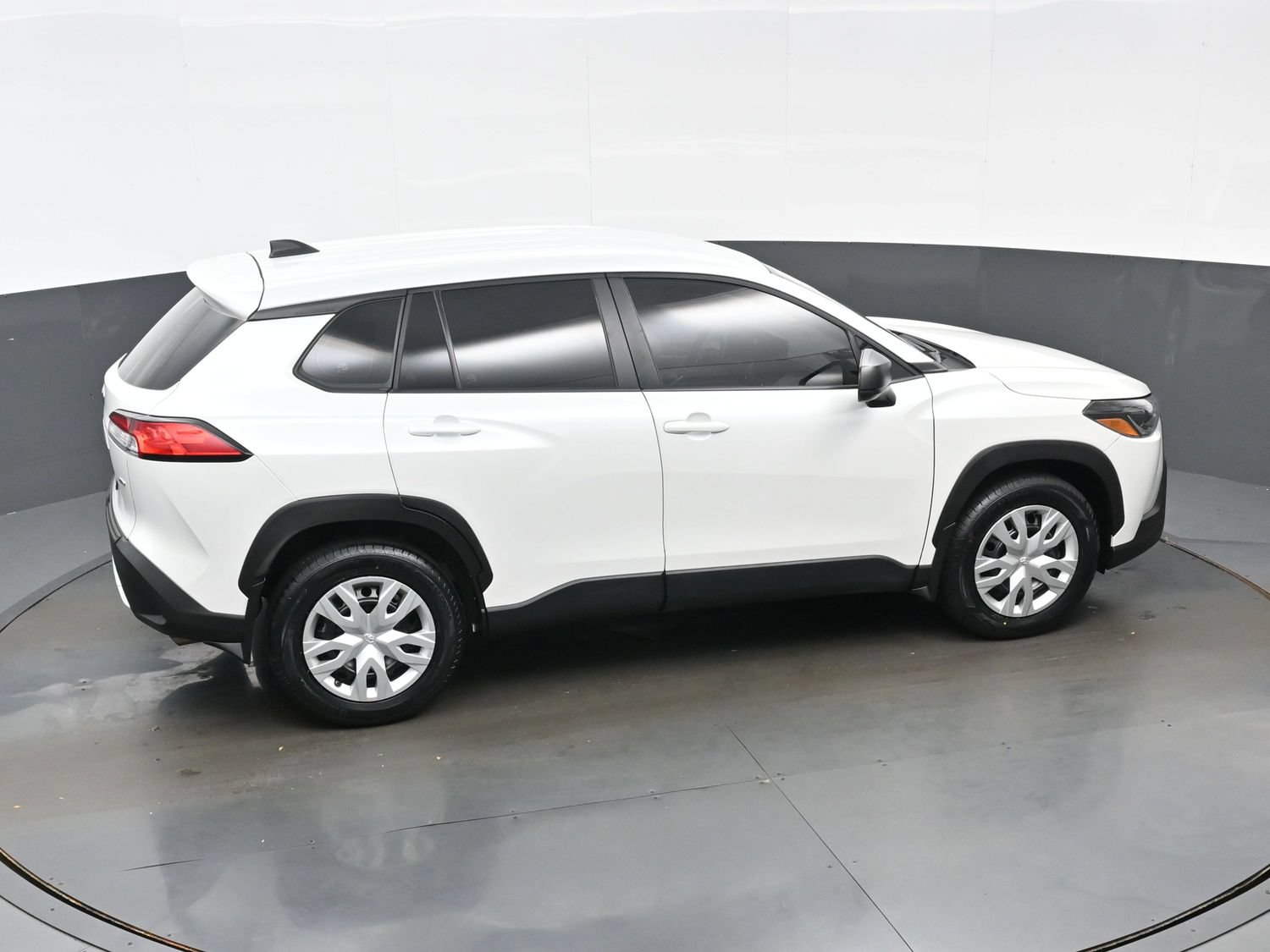 Used 2024 Toyota Corolla Cross L AWD/4WD image 38