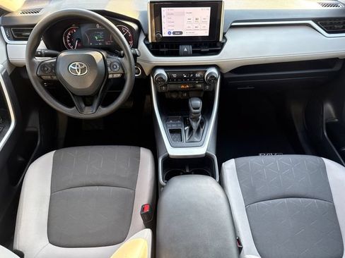 Used 2025 Toyota RAV4 XLE FWD image 10