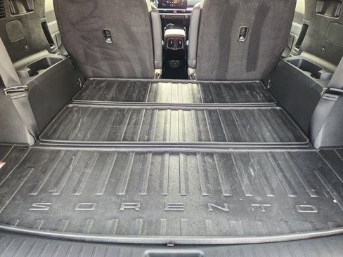 Certified 2025 Kia Sorento SX image 31