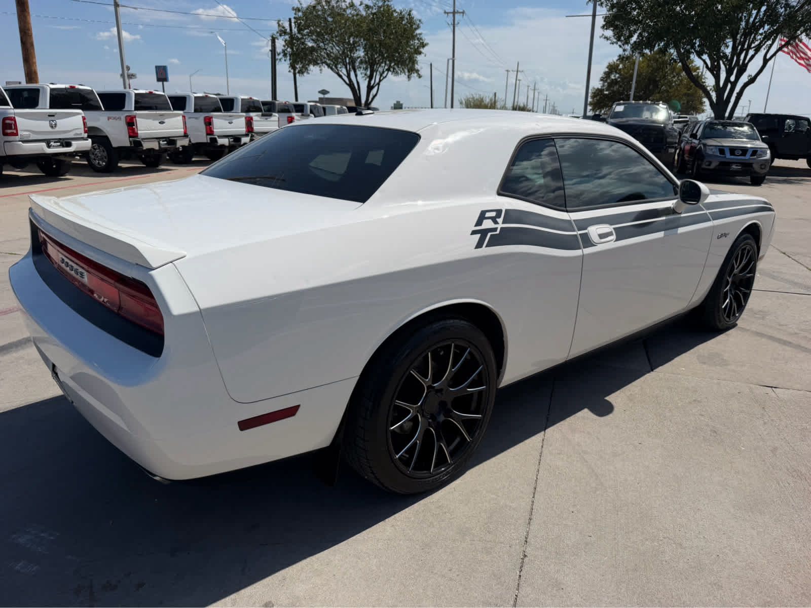 Used 2010 Dodge Challenger R/T RWD image 3