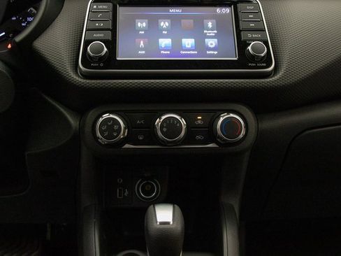 New 2025 Nissan Kicks Play S image 22