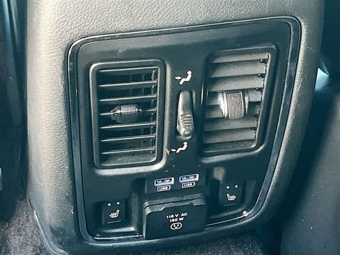 Used 2018 Jeep Grand Cherokee Limited AWD/4WD image 26