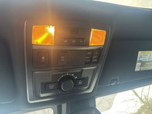 Used 2019 Toyota Tacoma TRD Off-Road image 9