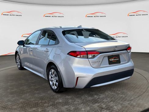 Used 2020 Toyota Corolla LE FWD image 8