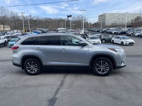 Used 2019 Toyota Highlander XLE image 7