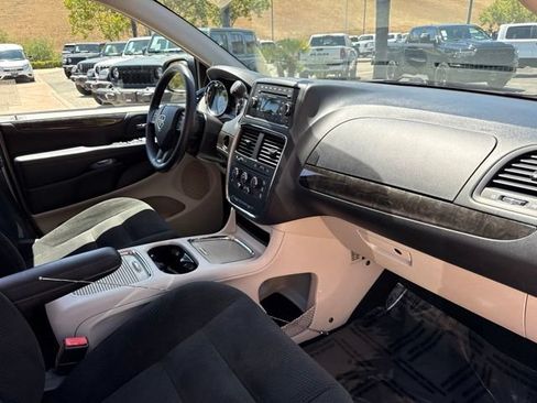 Used 2016 Dodge Grand Caravan SXT FWD image 21