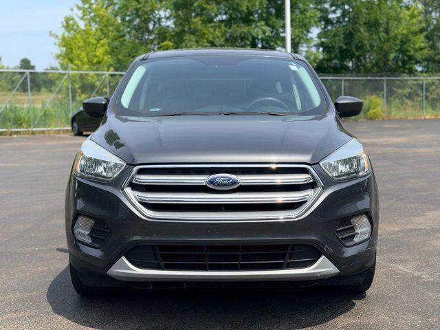 Used 2017 Ford Escape SE FWD image 3