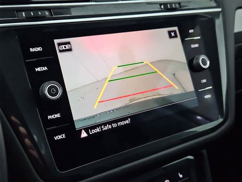 Certified 2022 Volkswagen Tiguan SE image 29