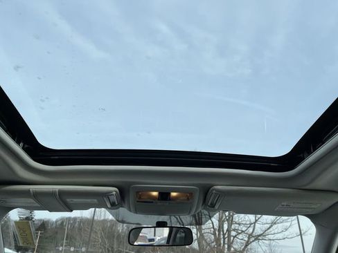 Used 2017 Subaru Forester 2.5i Premium w/ All-Weather Package image 18