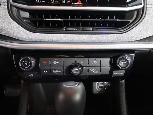 Used 2025 Jeep Compass Latitude AWD/4WD image 46