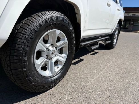 Used 2018 Toyota 4Runner SR5 AWD/4WD image 13