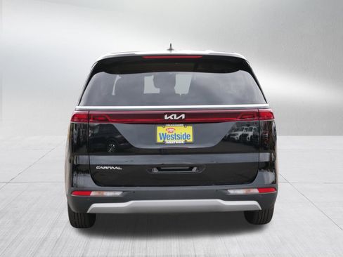 Used 2024 Kia Carnival LX image 6