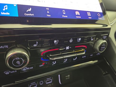 Used 2022 Jeep Grand Cherokee L Overland w/ Advanced Protech Group III image 27