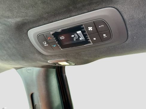 Used 2024 Chrysler Pacifica Pinnacle FWD image 34