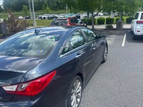 Used 2011 Hyundai Sonata SE w/ Navigation & Sunroof Pkg 4 FWD image 3