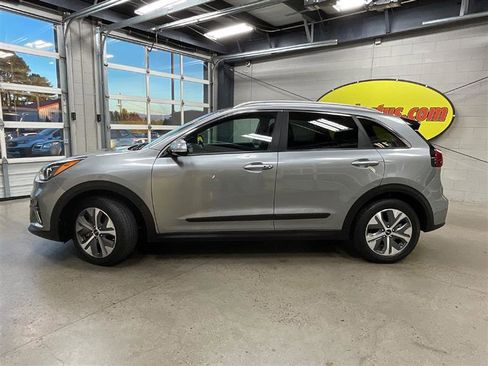 Used 2022 Kia Niro EX w/ Cold Weather Package image 2