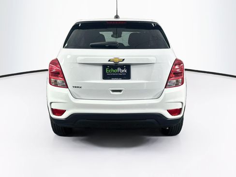 Used 2022 Chevrolet Trax LS w/ Tint and Cruise Package FWD image 7