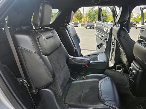 Used 2023 Ford Explorer ST image 33